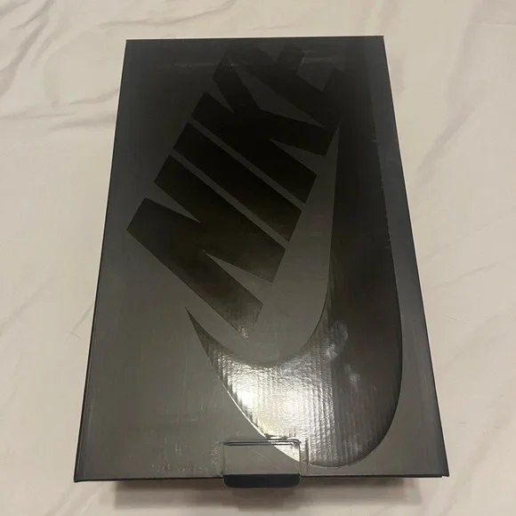 Men’s Nike Shoes - Picture 2 of 10